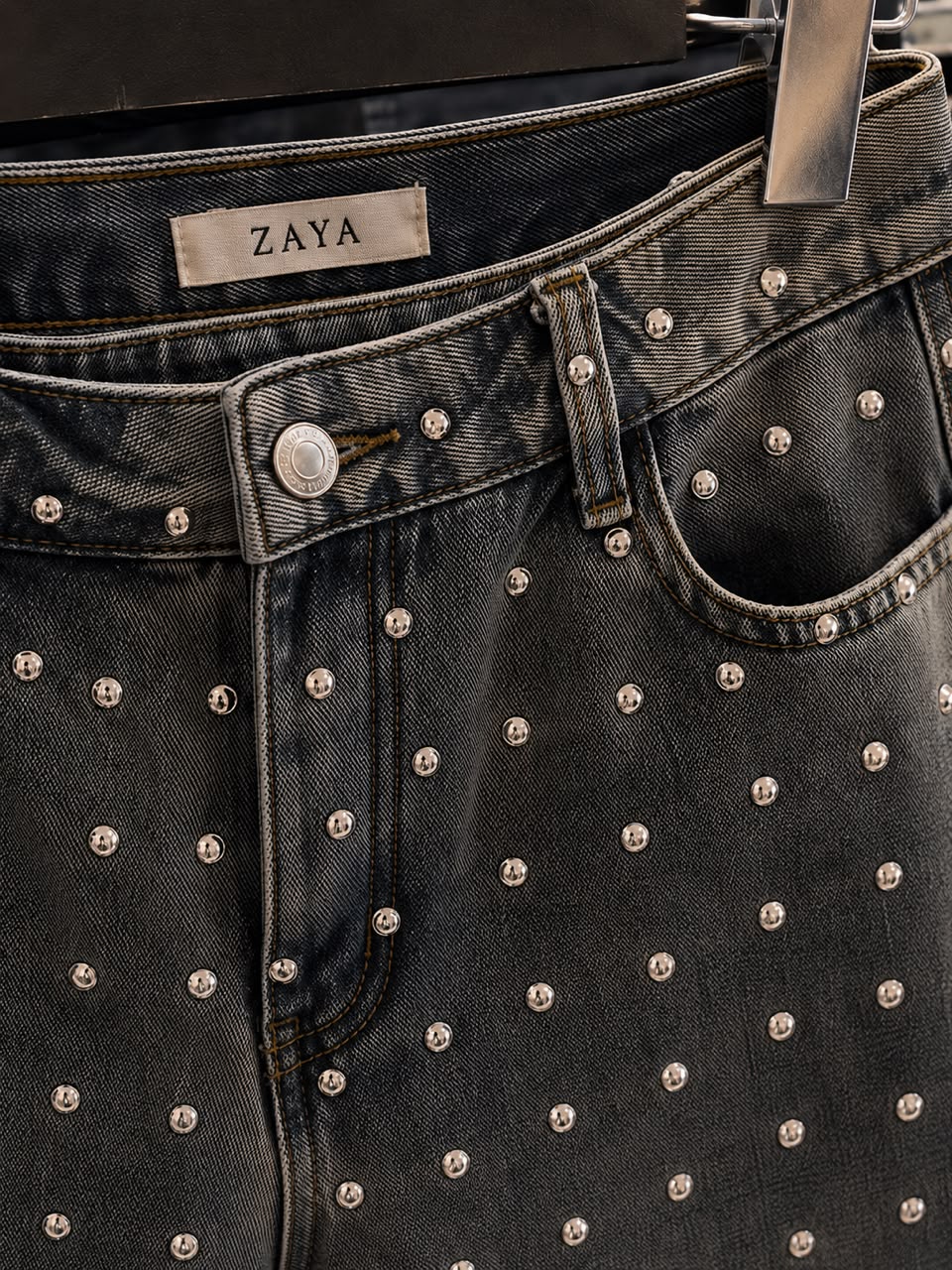 Calça Jeans Wide Leg com Aplicações