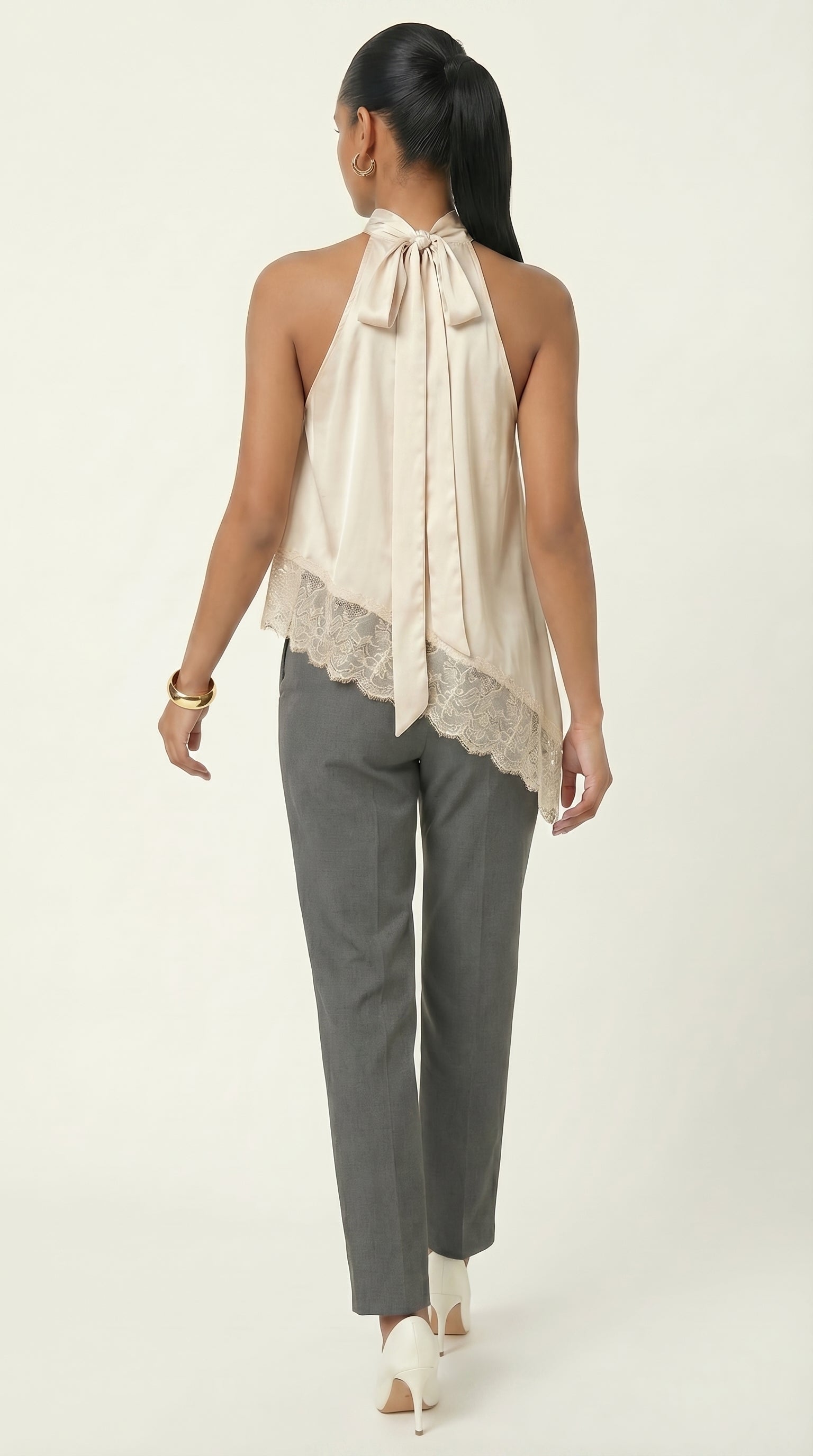 Blusa Acetinada Halter com Barra em Renda